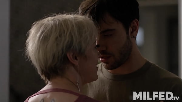 Le Pido Sexo a Mi Madrastra Tetona y se Pone Cachonda