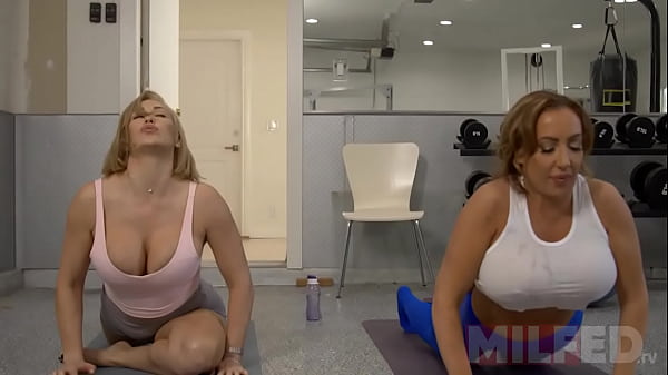 ¡Las MILF en el GIMNASIO están CALIENTES! — Milfed